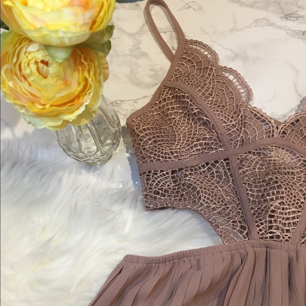Pink boutique crochet romper with lace detail - Picture 8 of 8